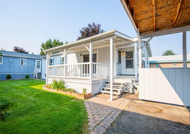Photo 3 of Single family home for sale at 6040 Pelkey Dr, Missoula, MT 59808 | MLS# 30076363 | Listing updated on 2026-09-14