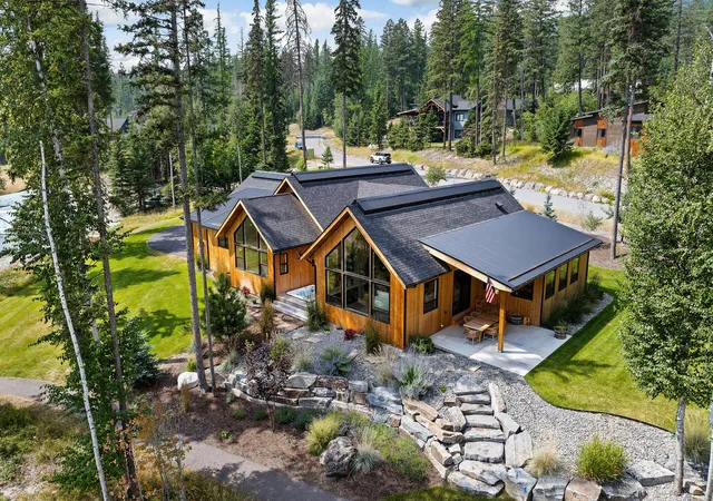 Photo 1 of Single family home for sale at 1 Merganser Ct, Whitefish, MT 59937 | MLS# 30076122 | Listing updated on 2026-09-13