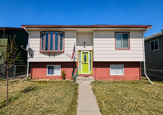 Photo 1 of Single family home for sale at 218 5th Avenue NE, Cut Bank, MT 59427 | MLS# 30076438 | Listing updated on 2026-09-14