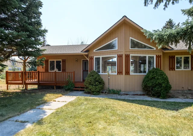 Photo 1 of Single family home for sale at 607 Eight Mile Crk Rd, Florence, MT 59833 | MLS# 30076454 | Listing updated on 2026-09-18