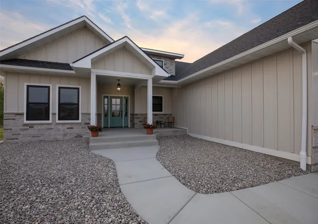 Photo 2 of Single family home for sale at 2 Granite Hl Ln, Great Falls, MT 59405 | MLS# 30076434 | Listing updated on 2026-09-21
