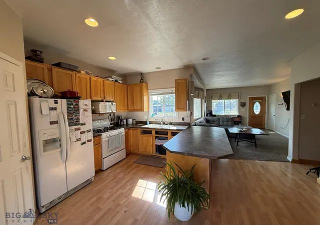 Photo 4 of Single family home for sale at 1856 Phillips Ave, Butte, MT 59701 | MLS# 30076519 | Listing updated on 2026-09-14