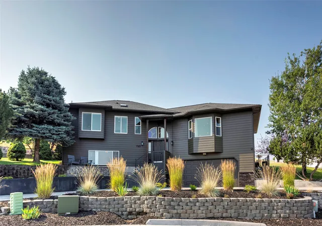 Photo 3 of Single family home for sale at 1765 Shadow Ln, Missoula, MT 59803 | MLS# 30076637 | Listing updated on 2026-09-08