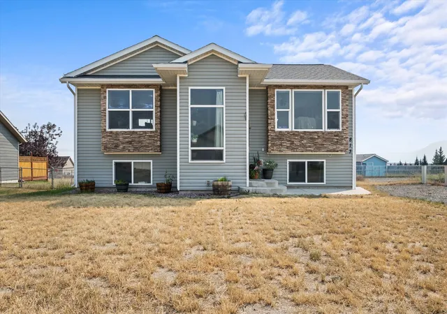 Photo 2 of Single family home for sale at 813 Guthrie Rd, Helena, MT 59602 | MLS# 30076632 | Listing updated on 2026-09-22