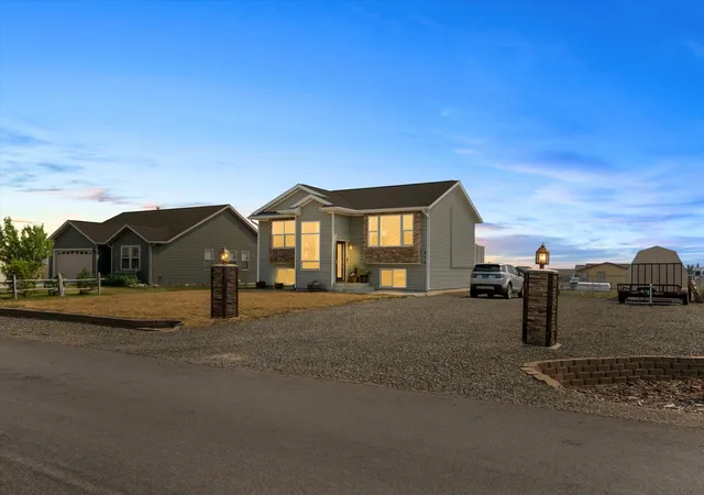 Photo 3 of Single family home for sale at 813 Guthrie Rd, Helena, MT 59602 | MLS# 30076632 | Listing updated on 2026-09-22