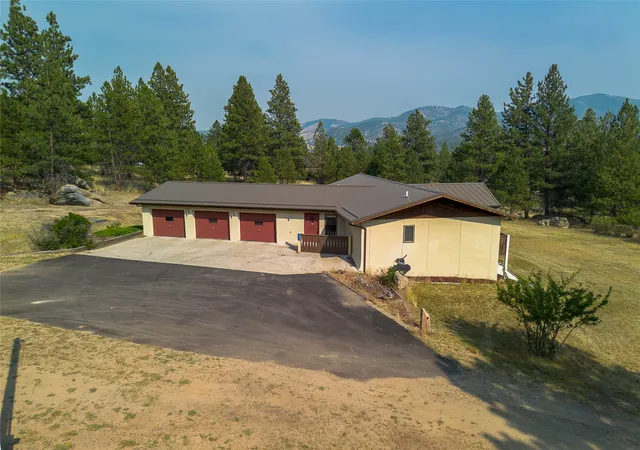Photo 2 of Single family home for sale at 2600 Shaman Dr, Helena, MT 59601 | MLS# 30076237 | Listing updated on 2026-10-02