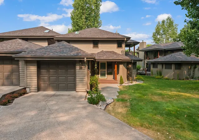 Photo 2 of Townhouse for sale at 257 Eagle Bnd Dr, Bigfork, MT 59911 | MLS# 30076680 | Listing updated on 2026-09-14