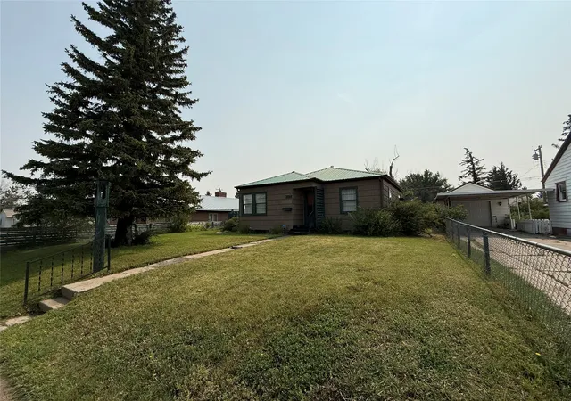 Photo 1 of Single family home for sale at 305 4th Avenue Se, Cut Bank, MT 59427 | MLS# 30076660 | Listing updated on 2026-09-21