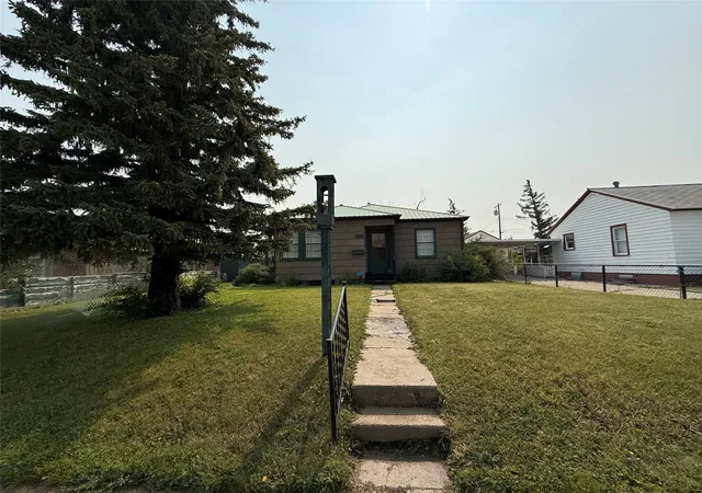 Photo 3 of Single family home for sale at 305 4th Avenue Se, Cut Bank, MT 59427 | MLS# 30076660 | Listing updated on 2026-09-21