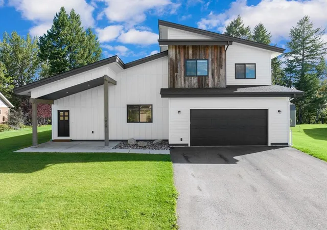 Photo 3 of Single family home for sale at 1020 Riparian Dr, Columbia Falls, MT 59912 | MLS# 30076391 | Listing updated on 2026-09-05
