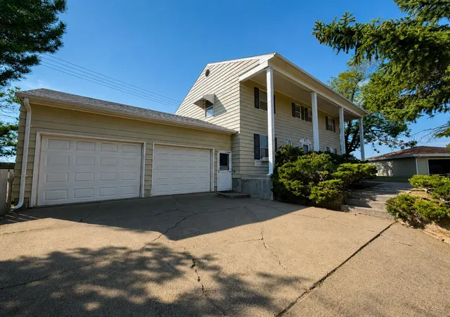 Photo 2 of Single family home for sale at 1700 32nd Street S, Great Falls, MT 59405 | MLS# 30076816 | Listing updated on 2026-09-18