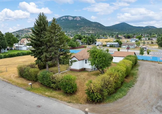 Photo 3 of Single family home for sale at 2335 Cannon St, Helena, MT 59601 | MLS# 30075908 | Listing updated on 2026-09-20