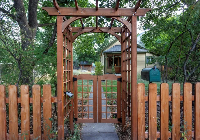 Photo 3 of Single family home for sale at 920 Locust St, Missoula, MT 59802 | MLS# 30077005 | Listing updated on 2026-09-10