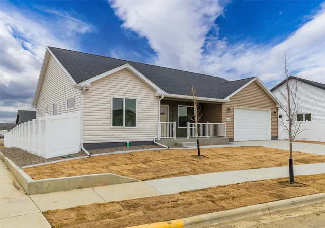 Photo 2 of Single family home for sale at 2231 Lindero Blvd, Billings, MT 59105 | MLS# 30076973 | Listing updated on 2026-09-23