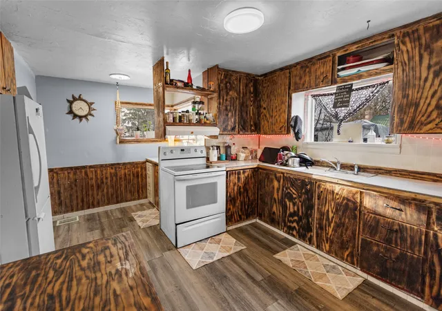 Photo 3 of Single family home for sale at 1305 4th Avenue E, Kalispell, MT 59901 | MLS# 30077079 | Listing updated on 2026-09-12