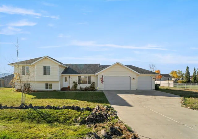 Photo 2 of Single family home for sale at 3190 Stillwell Dr, Helena, MT 59602 | MLS# 30076841 | Listing updated on 2026-09-23