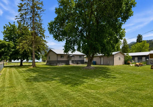 Photo 4 of Single family home for sale at 303 Spruce St, Superior, MT 59872 | MLS# 30077087 | Listing updated on 2026-09-04