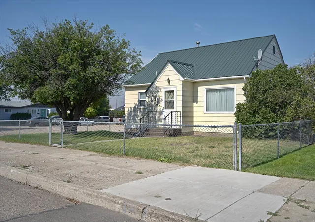 Photo 1 of Single family home for sale at 134 2nd Ave Sw, Cut Bank, MT 59427 | MLS# 30077058 | Listing updated on 2026-09-16