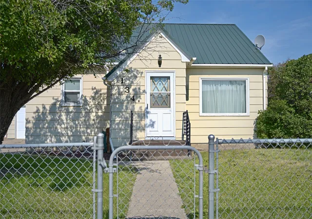 Photo 2 of Single family home for sale at 134 2nd Ave Sw, Cut Bank, MT 59427 | MLS# 30077058 | Listing updated on 2026-09-16
