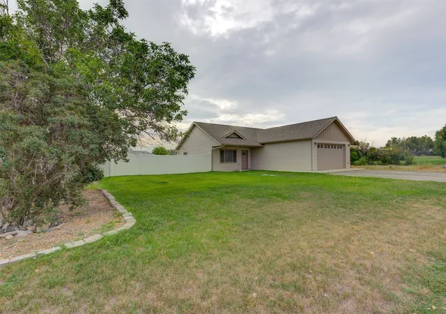 Photo 2 of Single family home for sale at 4631 Victoria Dr, Helena, MT 59602 | MLS# 30077170 | Listing updated on 2026-09-03