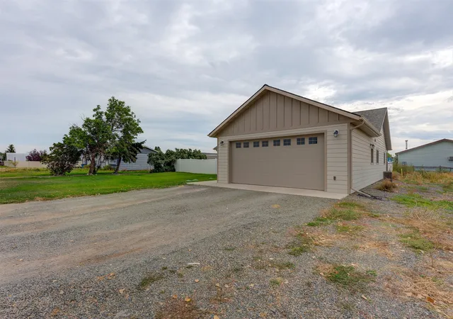 Photo 3 of Single family home for sale at 4631 Victoria Dr, Helena, MT 59602 | MLS# 30077170 | Listing updated on 2026-09-03
