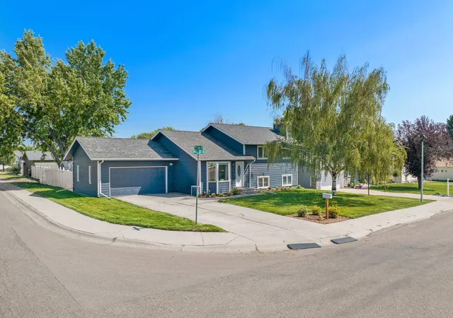 Photo 1 of Single family home for sale at 613 39a St N, Great Falls, MT 59405 | MLS# 30077127 | Listing updated on 2026-09-14