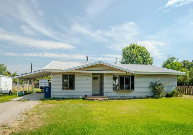 Photo 3 of Single family home for sale at 231 Glendora Ave, Libby, MT 59923 | MLS# 30077032 | Listing updated on 2026-09-14