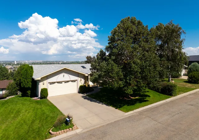 Photo 1 of Single family home for sale at 2729 Greenbriar Dr, Great Falls, MT 59404 | MLS# 30076597 | Listing updated on 2026-08-31