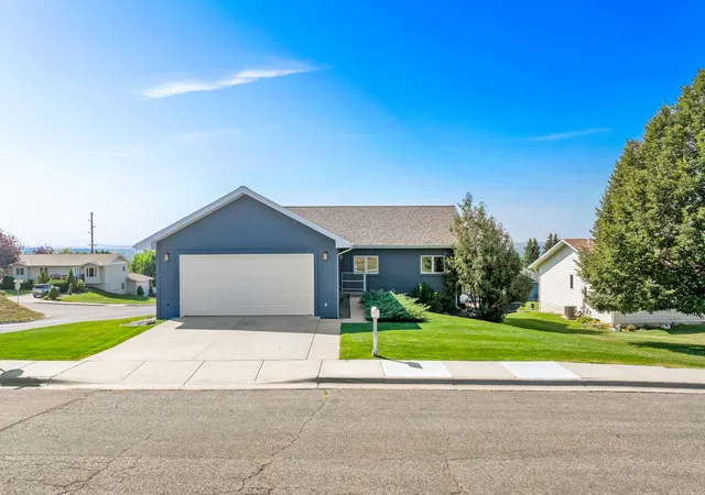 Photo 2 of Single family home for sale at 142 29a Ave Ne, Great Falls, MT 59404 | MLS# 30076958 | Listing updated on 2026-08-31