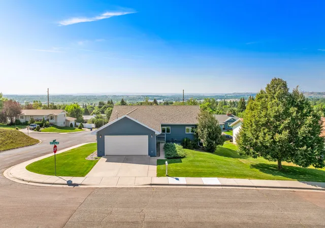 Photo 3 of Single family home for sale at 142 29a Ave Ne, Great Falls, MT 59404 | MLS# 30076958 | Listing updated on 2026-08-31