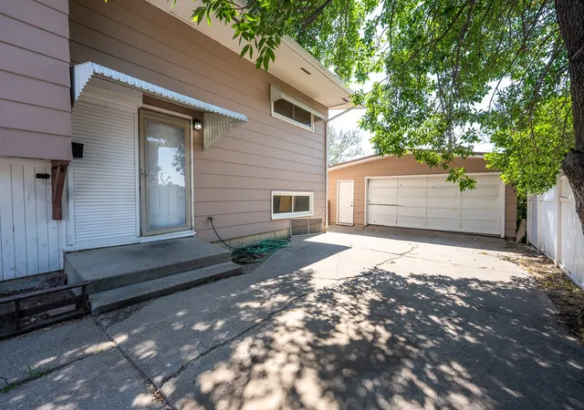 Photo 2 of Single family home for sale at 1004 10th Ave Nw, Great Falls, MT 59404 | MLS# 30077373 | Listing updated on 2026-09-05