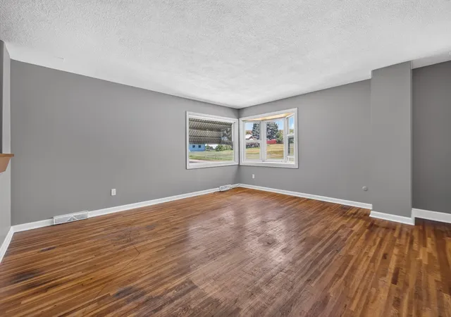 Photo 3 of Single family home for sale at 1004 10th Ave Nw, Great Falls, MT 59404 | MLS# 30077373 | Listing updated on 2026-09-05