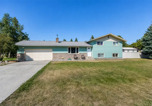 Photo 1 of Single family home for sale at 215 Park Dr, Kalispell, MT 59901 | MLS# 30077029 | Listing updated on 2026-09-09