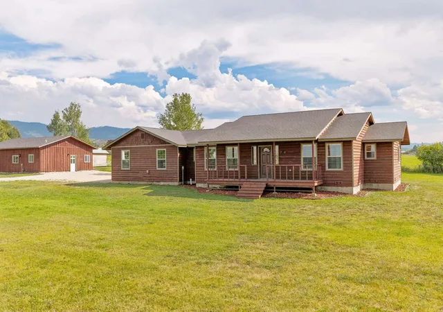 Single family home for sale at 813 Bass Ln, Corvallis, MT 59828 | MLS# 30077500