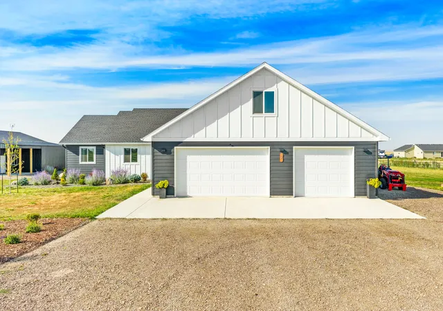 Photo 4 of Single family home for sale at 7 Libra Ln, Great Falls, MT 59404 | MLS# 30076334 | Listing updated on 2026-08-31