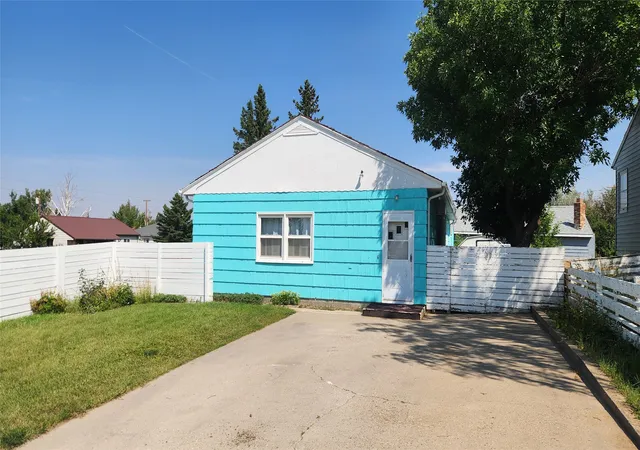 Photo 3 of Single family home for sale at 237 1St Ave Sw, Cut Bank, MT 59427 | MLS# 30076300 | Listing updated on 2026-09-18