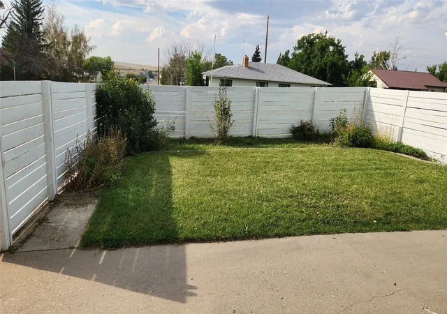Photo 4 of Single family home for sale at 237 1St Ave Sw, Cut Bank, MT 59427 | MLS# 30076300 | Listing updated on 2026-09-18