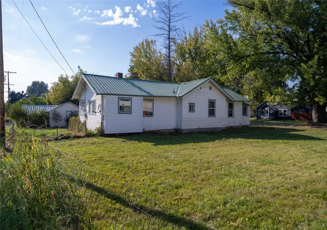 Photo 3 of Single family home for sale at 427 Buchanan St Sw, Ronan, MT 59864 | MLS# 30077532 | Listing updated on 2026-09-10
