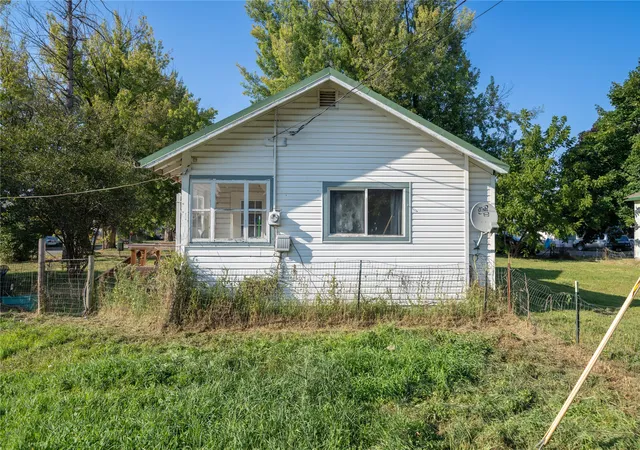 Photo 4 of Single family home for sale at 427 Buchanan St Sw, Ronan, MT 59864 | MLS# 30077532 | Listing updated on 2026-09-10