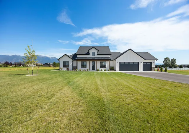Photo 3 of Single family home for sale at 25 S Scarface Peak Ct, Kalispell, MT 59901 | MLS# 30077408 | Listing updated on 2026-10-05
