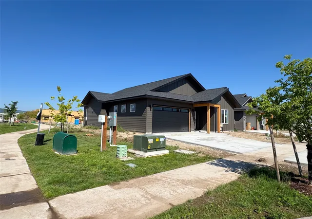 Photo 2 of Single family home for sale at 816 Rivet Wy, Kalispell, MT 59901 | MLS# 30077440 | Listing updated on 2026-09-05