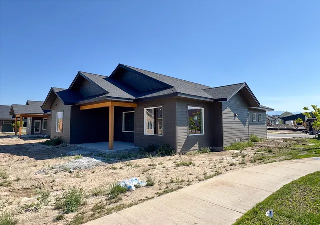 Photo 3 of Single family home for sale at 816 Rivet Wy, Kalispell, MT 59901 | MLS# 30077440 | Listing updated on 2026-09-05