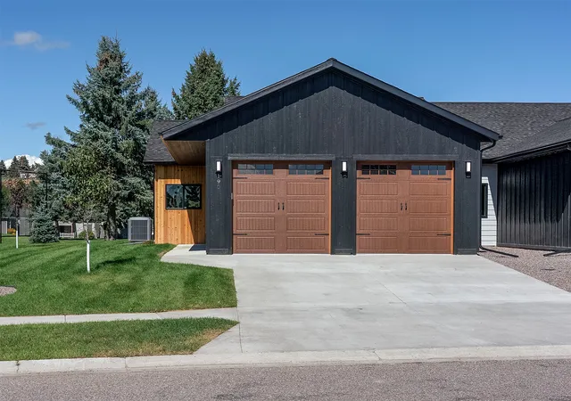 Photo 2 of Townhouse for sale at 190 Palmer Dr, Kalispell, MT 59901 | MLS# 30077566 | Listing updated on 2026-09-12