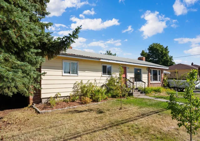 Photo 2 of Single family home for sale at 1023 8Th St W, Columbia Falls, MT 59912 | MLS# 30077571 | Listing updated on 2026-10-04