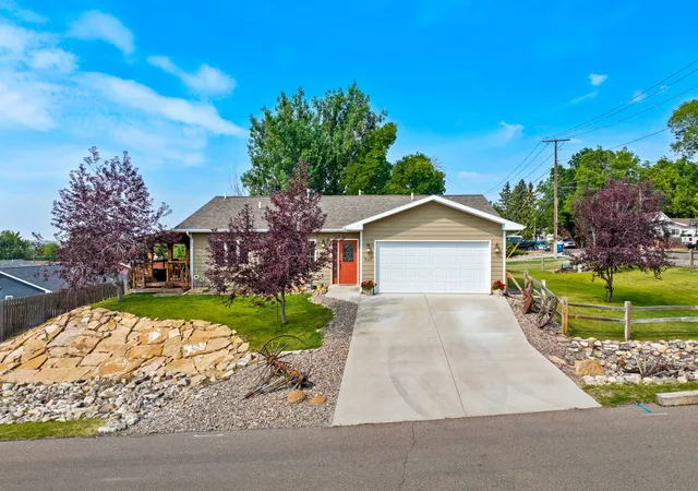 Photo 1 of Single family home for sale at 520 23rd St Ne, Black Eagle, MT 59414 | MLS# 30077553 | Listing updated on 2026-09-02