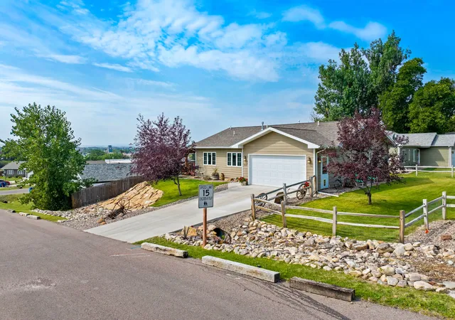 Photo 4 of Single family home for sale at 520 23Rd St Ne, Black Eagle, MT 59414 | MLS# 30077553 | Listing updated on 2026-09-02