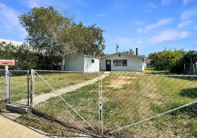 Photo 3 of Single family home for sale at 25 2nd Avenue Sw, Cut Bank, MT 59427 | MLS# 30077484 | Listing updated on 2026-08-31
