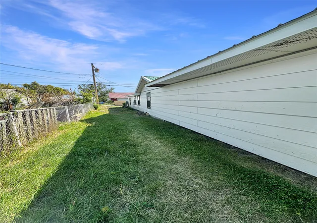 Photo 3 of Single family home for sale at 25 2nd Avenue SW, Cut Bank, MT 59427 | MLS# 30077484 | Listing updated on 2026-08-31
