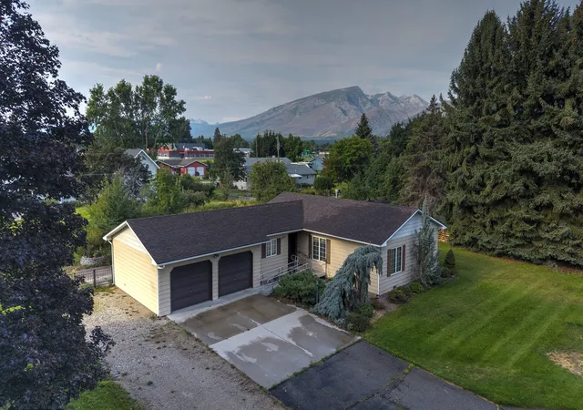 Photo 2 of Single family home for sale at 289 N Sapphire St, Hamilton, MT 59840 | MLS# 30077604 | Listing updated on 2026-09-14