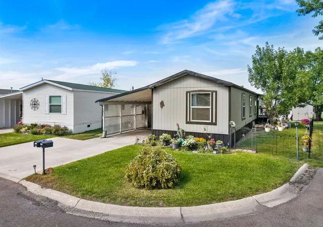 Photo 2 of Single family home for sale at 3837 Vigilante Dr, Great Falls, MT 59405 | MLS# 30077610 | Listing updated on 2026-08-31